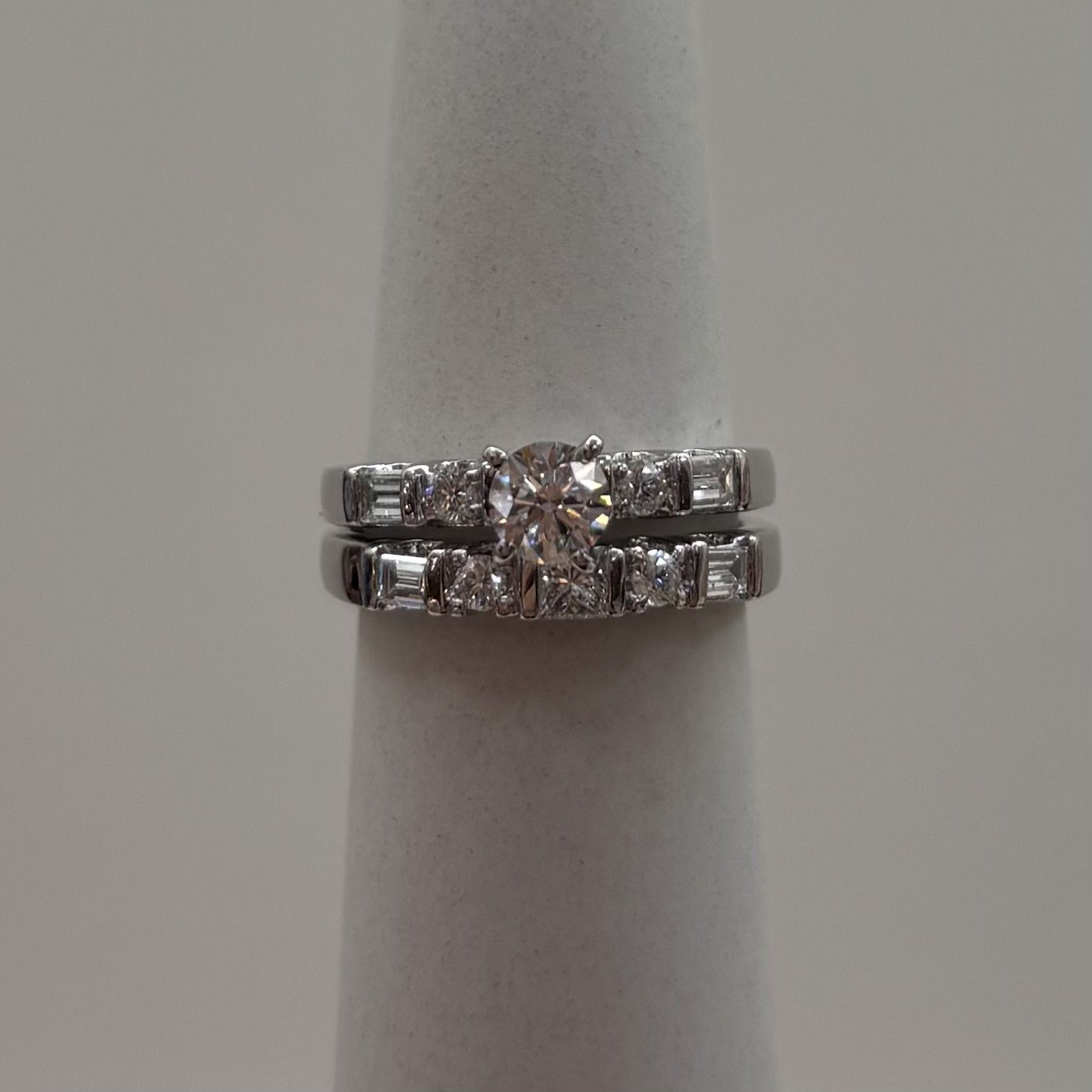 18KW "Beatrice" LM Round&amp;Baguette Bridal Set w/ L-Rnd VS2 Diamond Ring