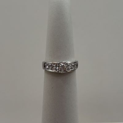 18KW Flush Round Diamond Ring