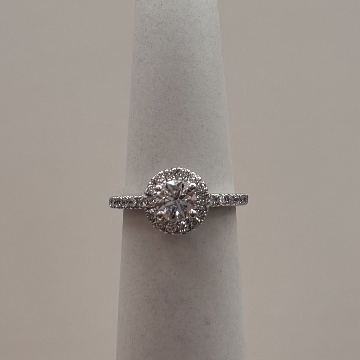 18KW LM Halo w/ Round VVS2 Diamond Ring