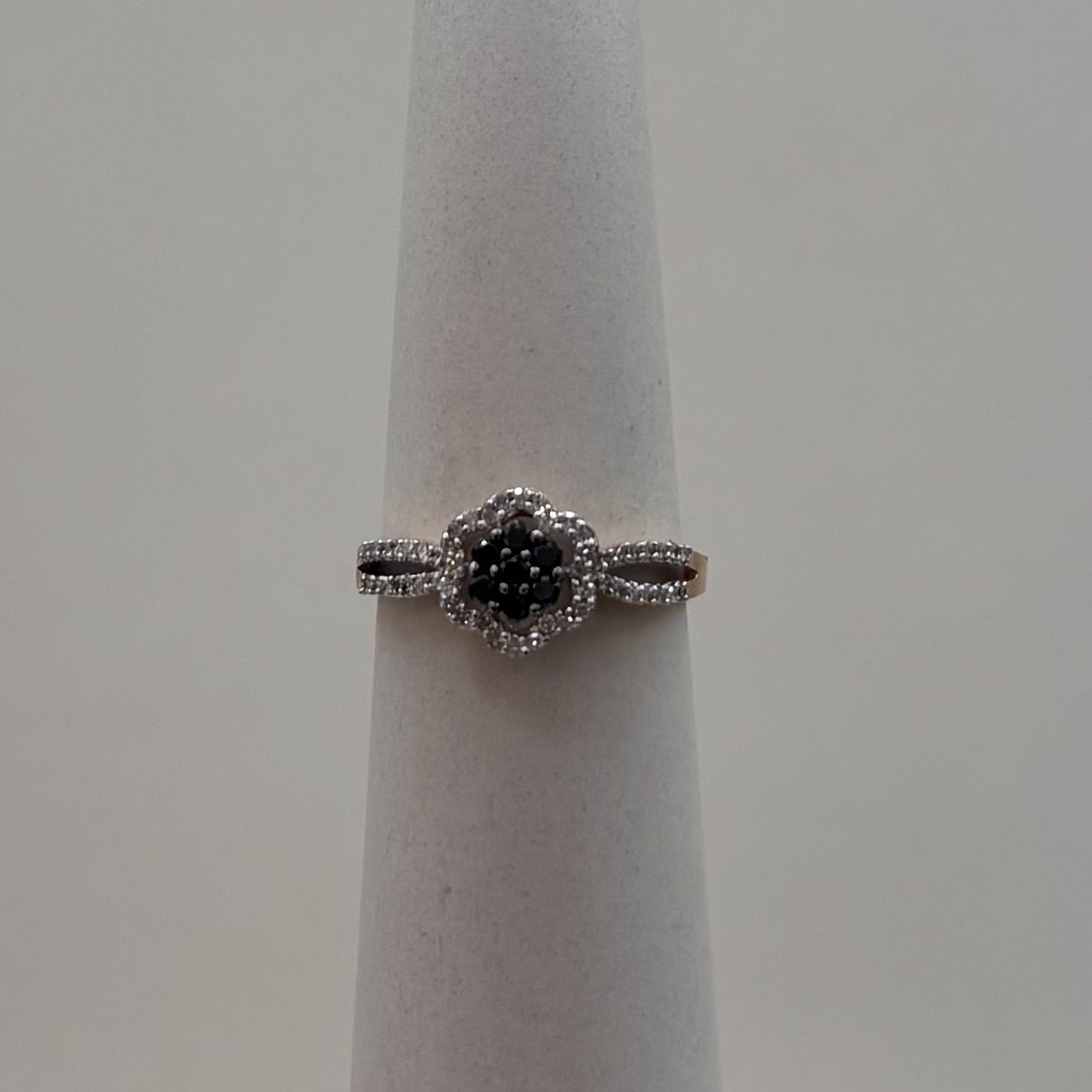 10KRG Black Flower Diamond Ring