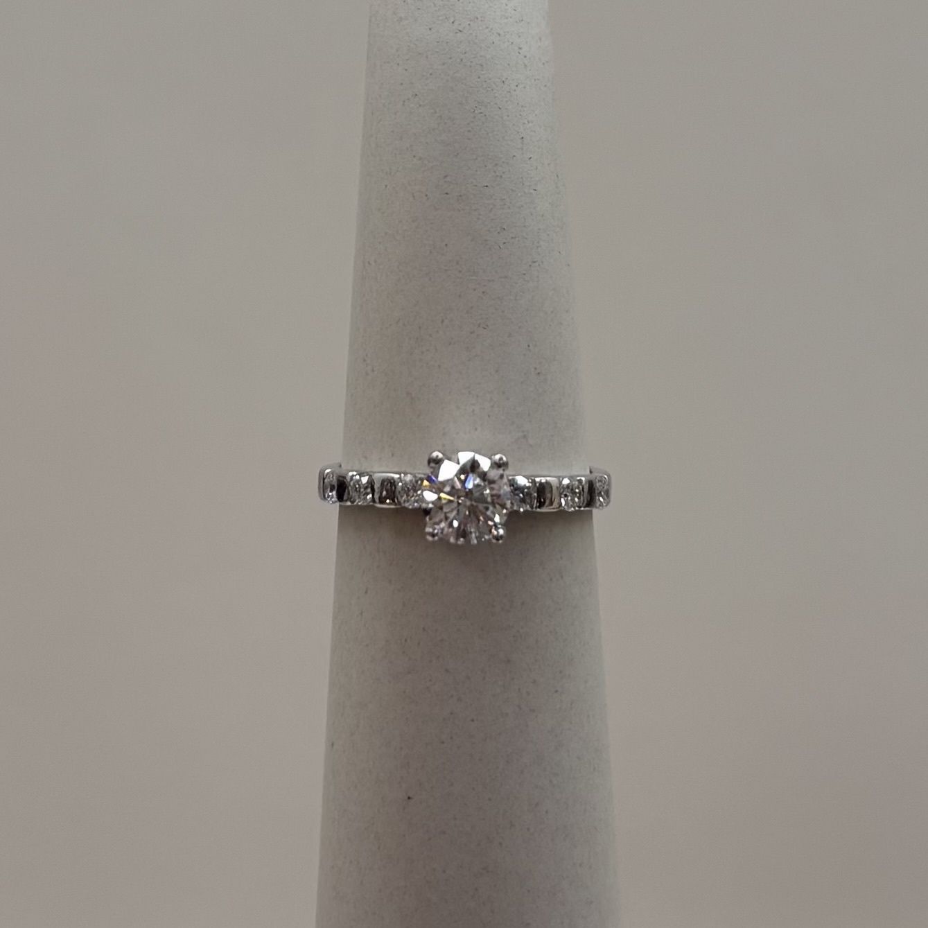 18KW LM "Margot" w/ VVS2 Round Diamond Ring