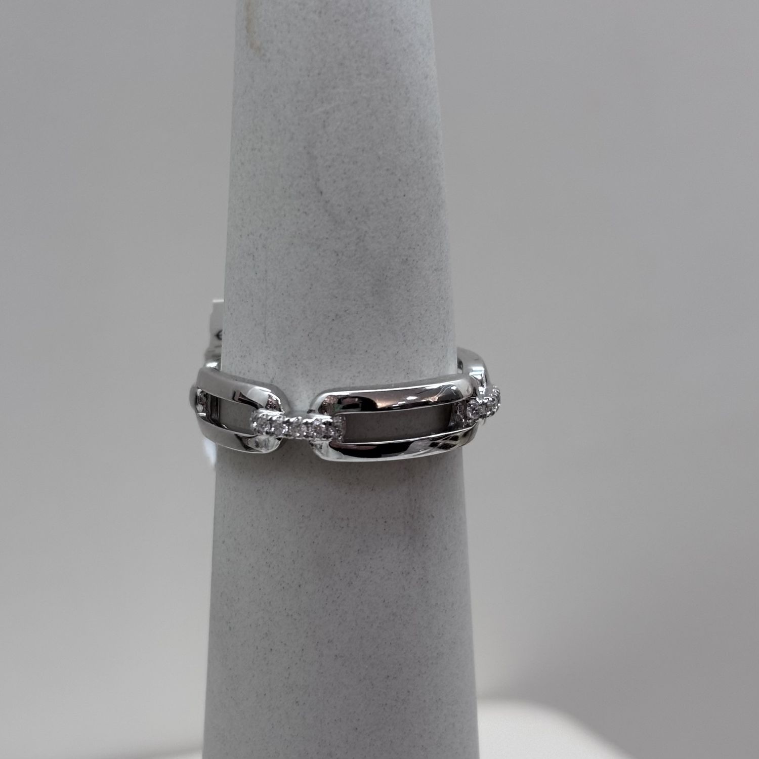 14KW Diamond Buckle Ring S Kashi