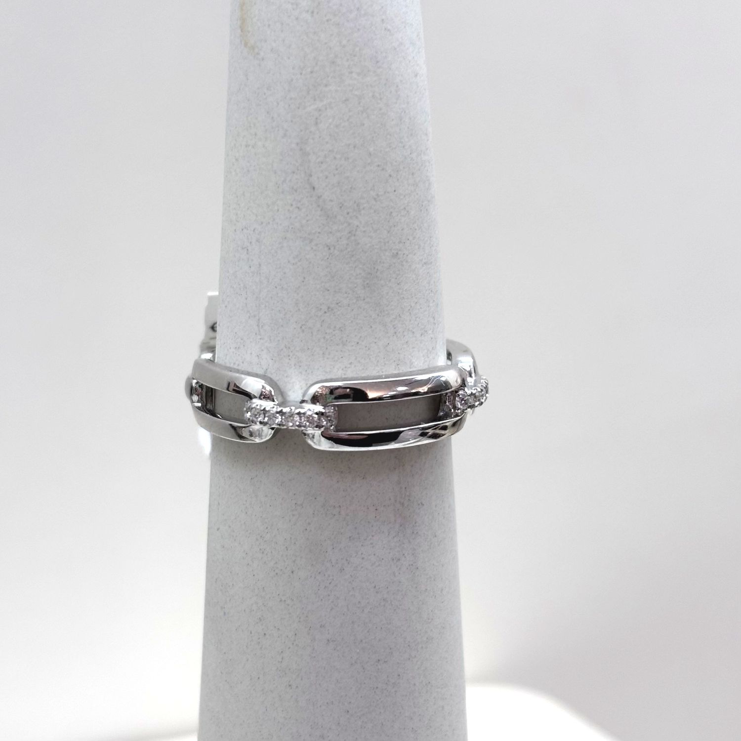 14KW Diamond Buckle Ring S Kashi