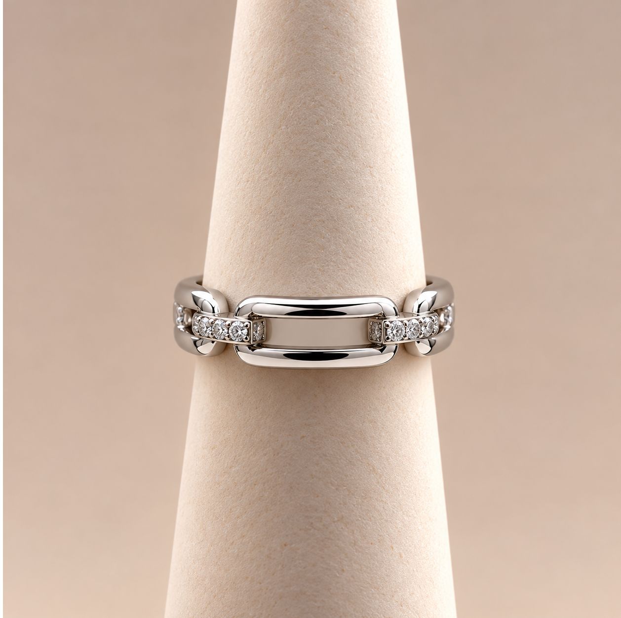 Modern Interlocking Diamond Link Band