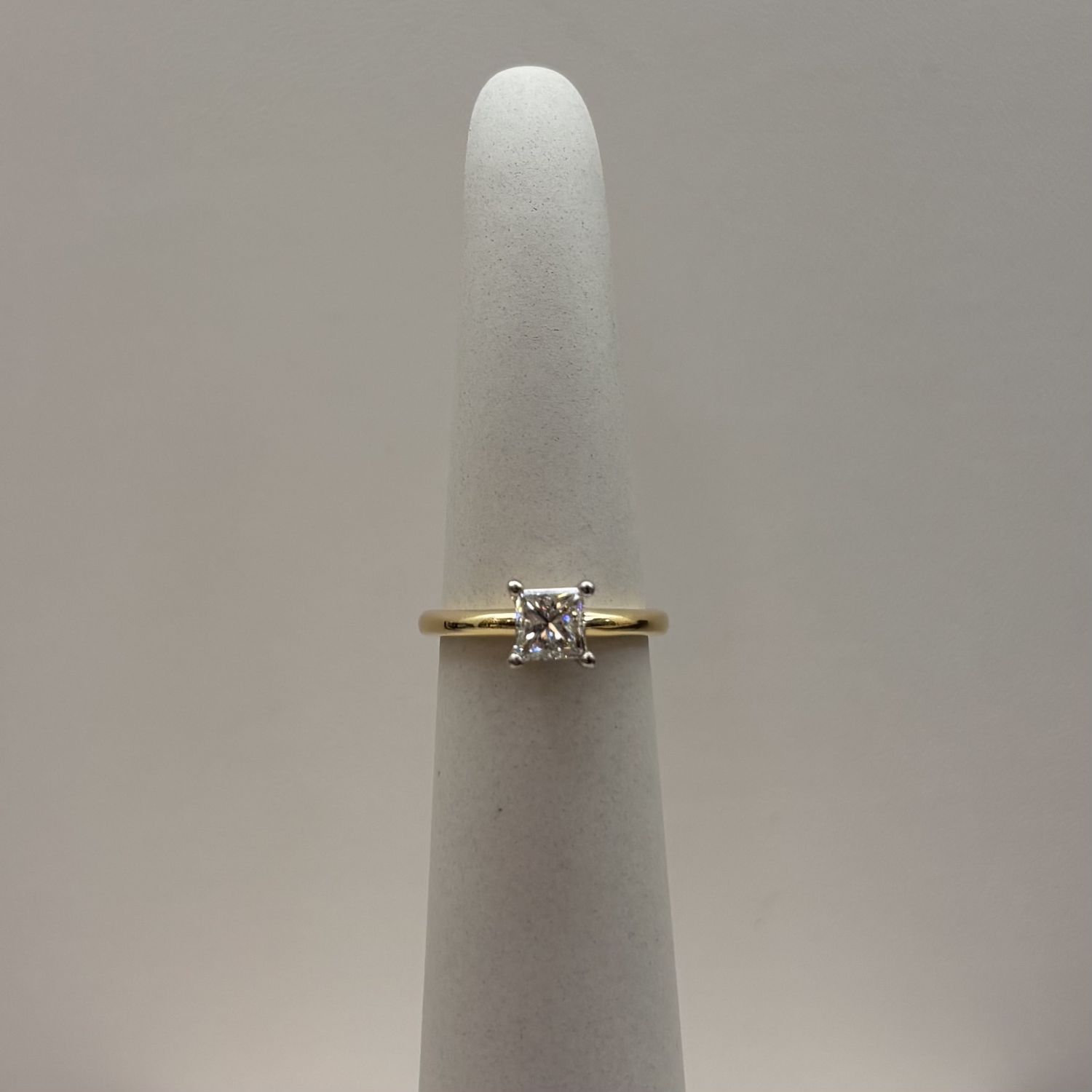 14KY  1.01ct Princess Cut Dia Eng Ring