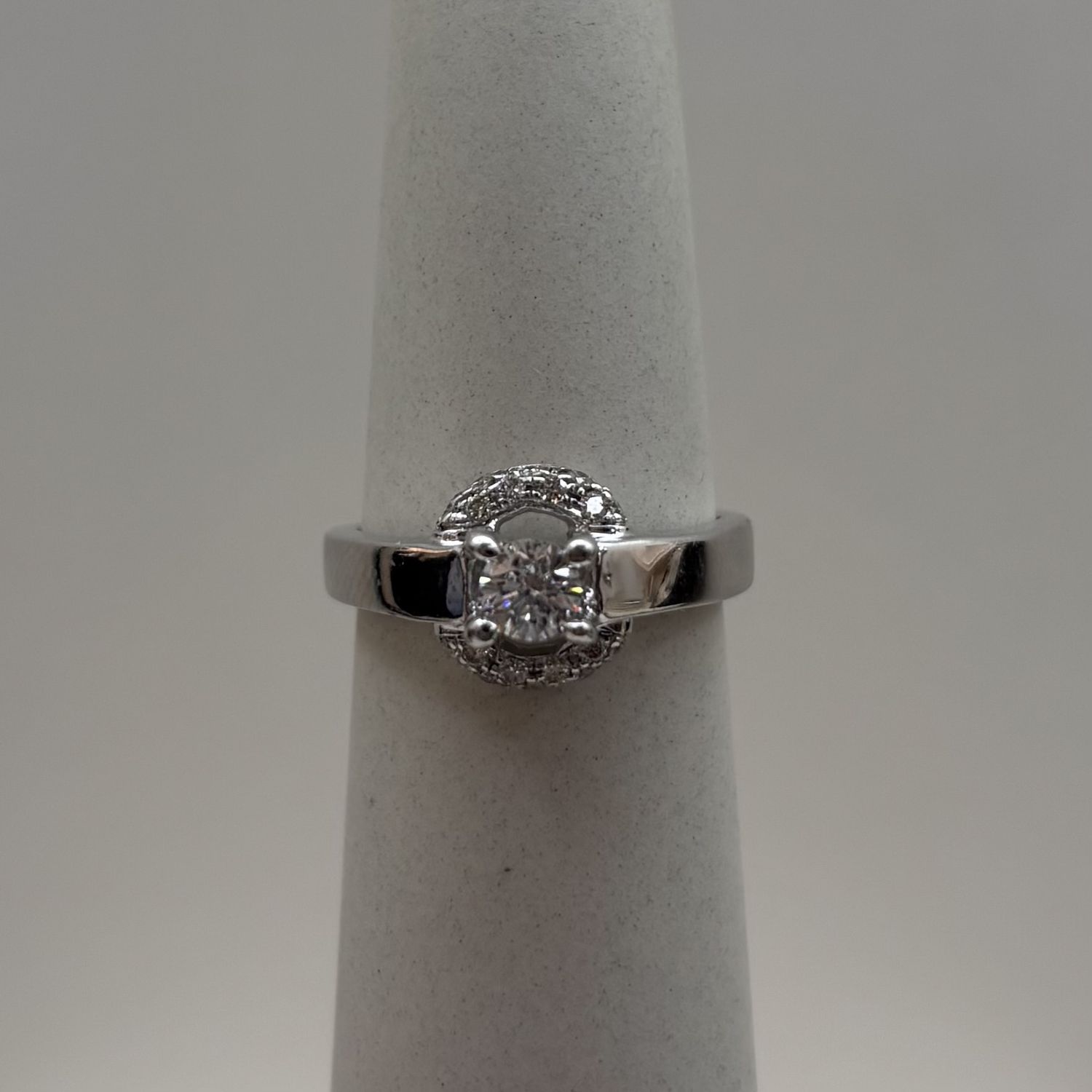 14KW Rou Solitaire w/ Halo Diamond Ring