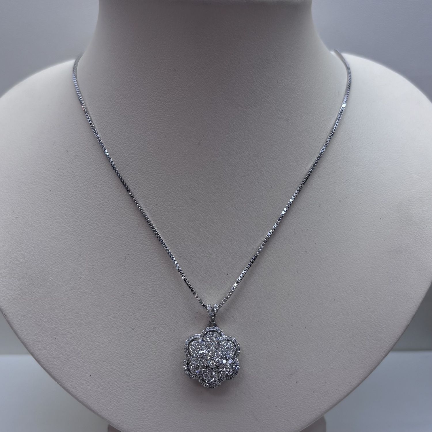 White Gold Diamond Floral Pendant S Kashi