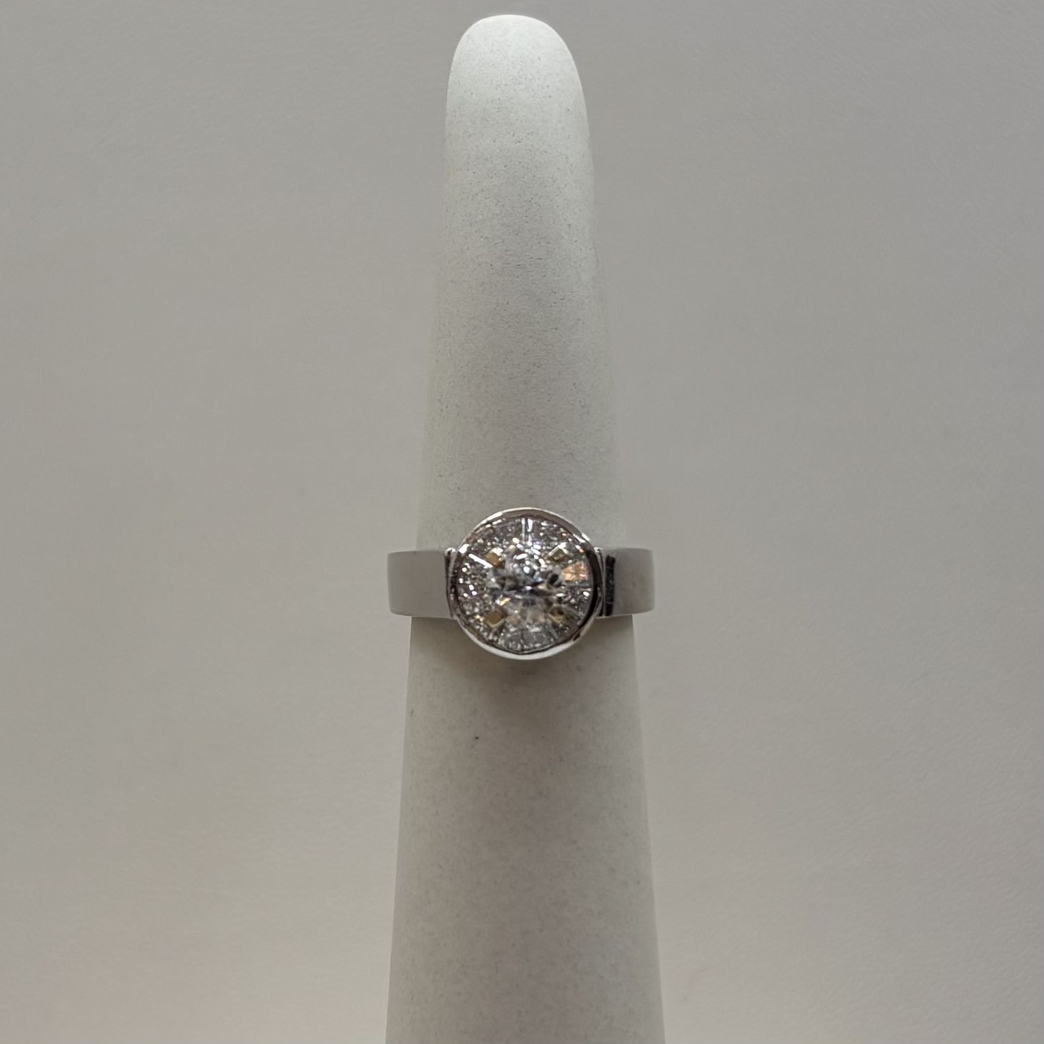 18KW Vintage Halo Dia Mirage Ring