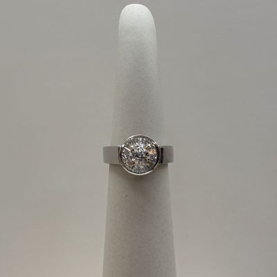 18KW Vintage Halo Dia Mirage Ring