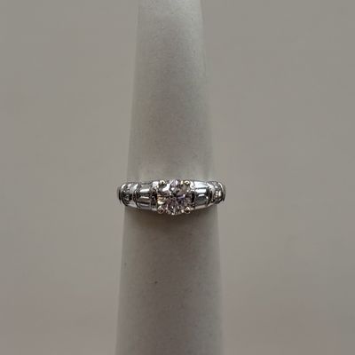 18KW Round &amp; Baguette(s) Diamond Ring