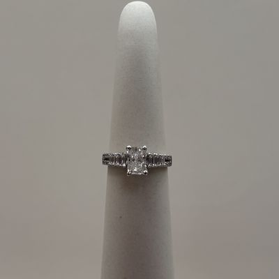 18KW Lapel Radiant Diamond Eng Ring