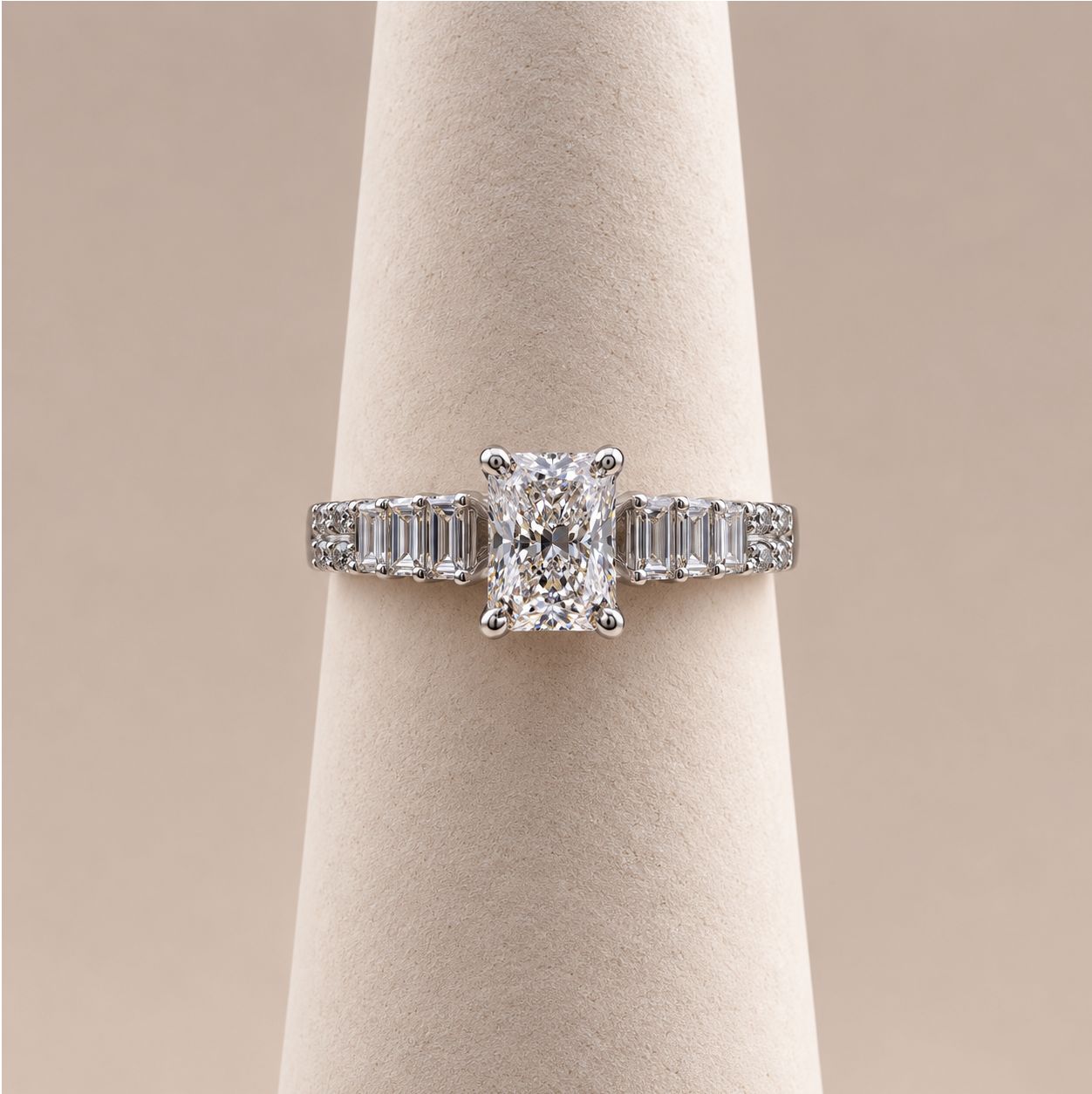 Lapel Radiant VVS1 Diamond Ring
