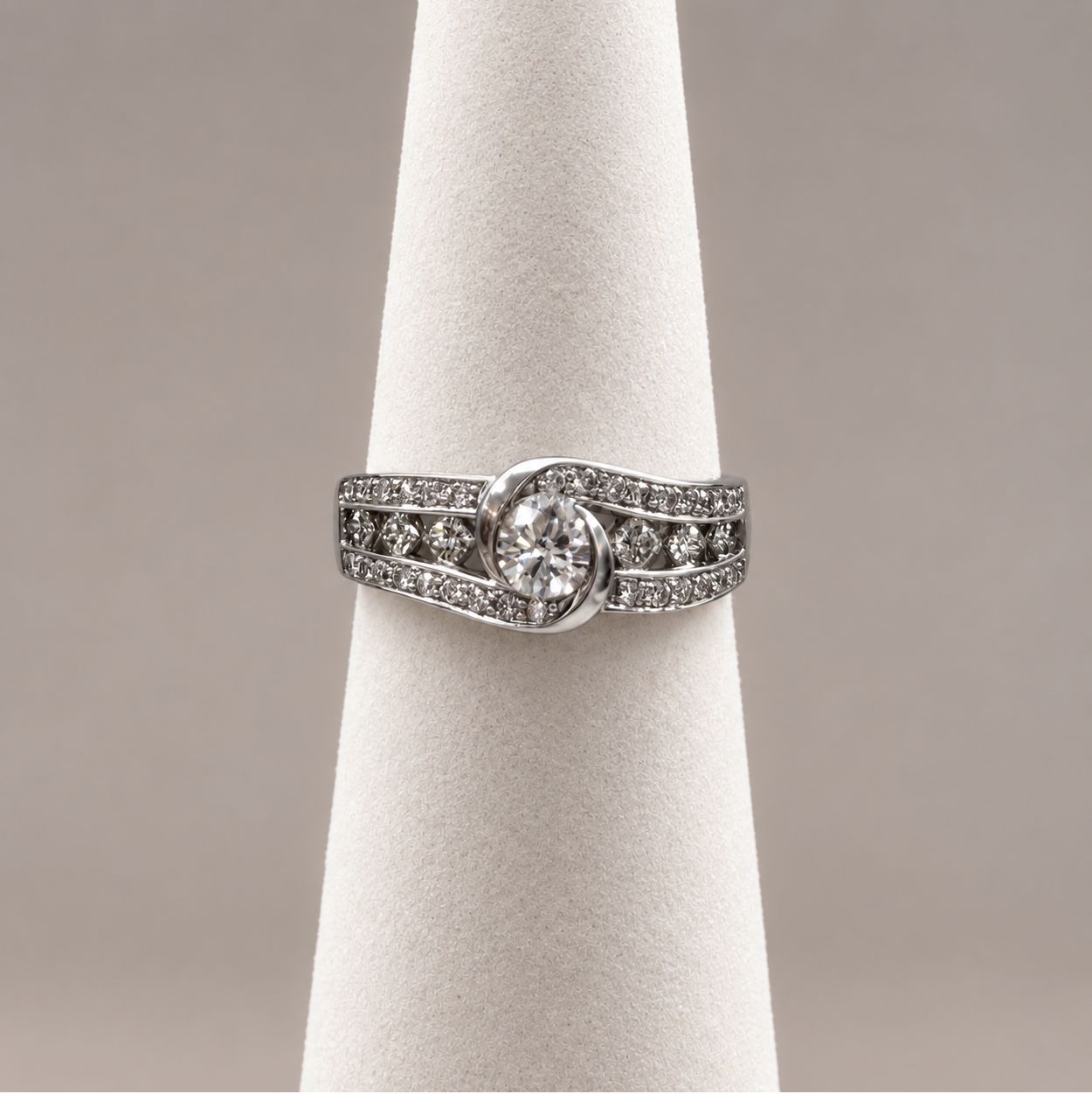 Bezel Setting  Diamond Statement Ring (VS1)