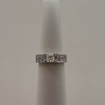 18KW Princess Cut Dia Eng Ring 0.75ct VVS1