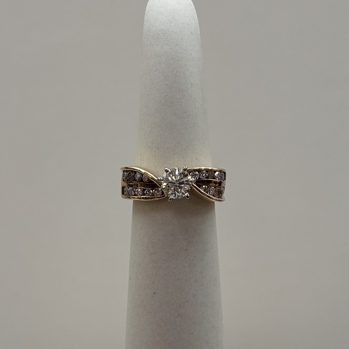 14KW 1.03ct Diamond Swirl Eng Ring