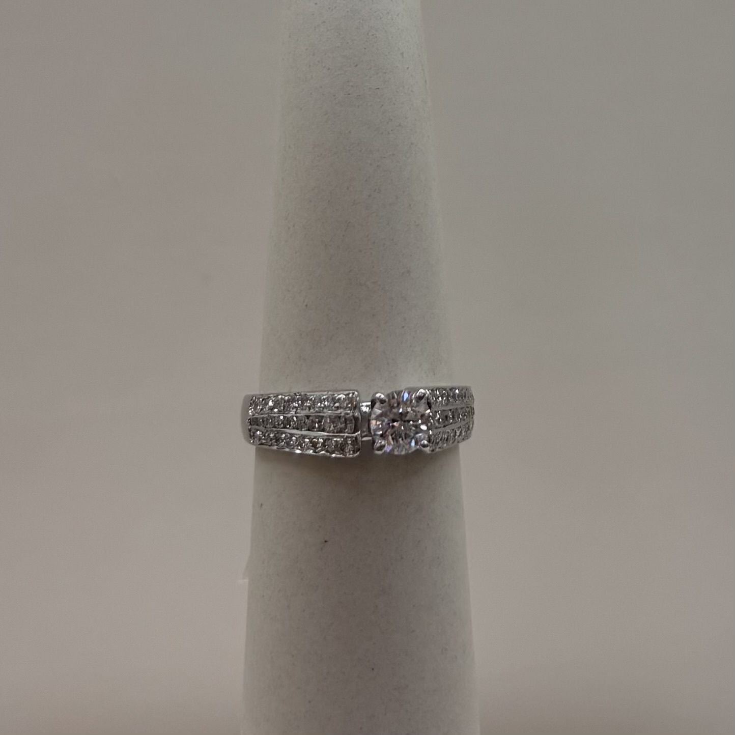 18KW Three Row Eng Ring