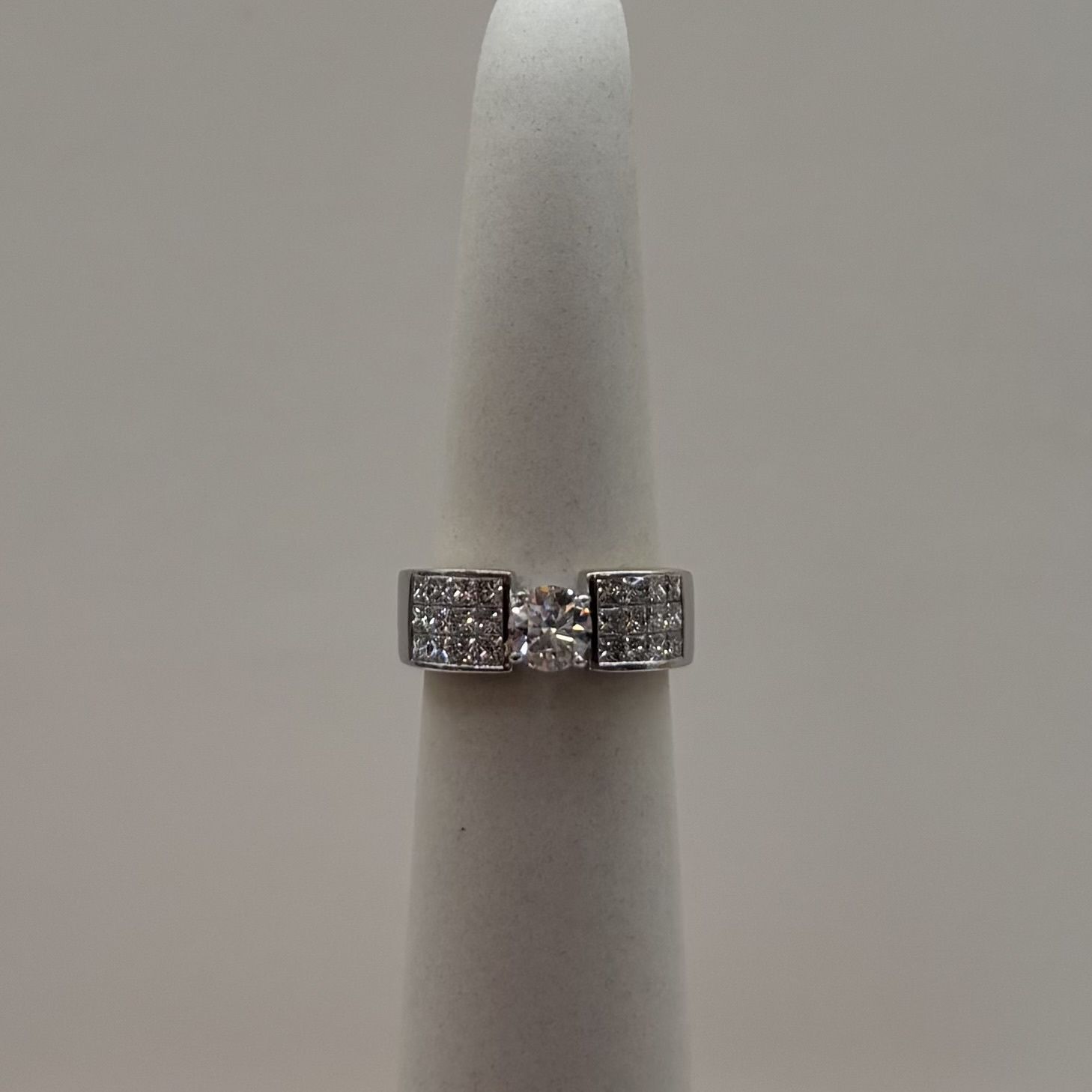 18KW "Sandy" Round &amp; Princess Dia Mirage Ring