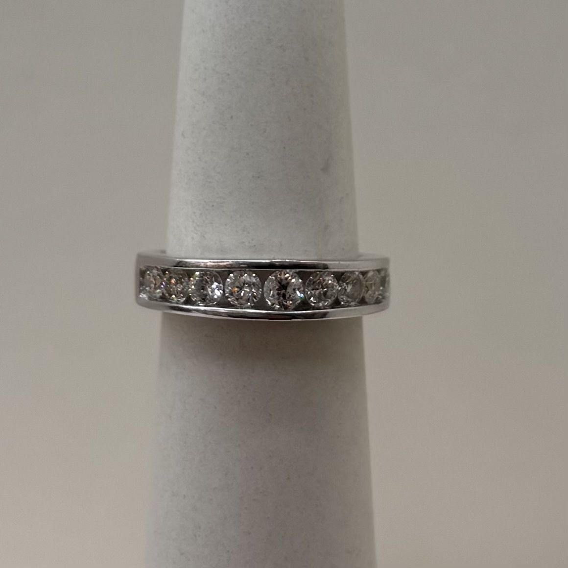 14KW Men's 10-Stone Round Diamond Band