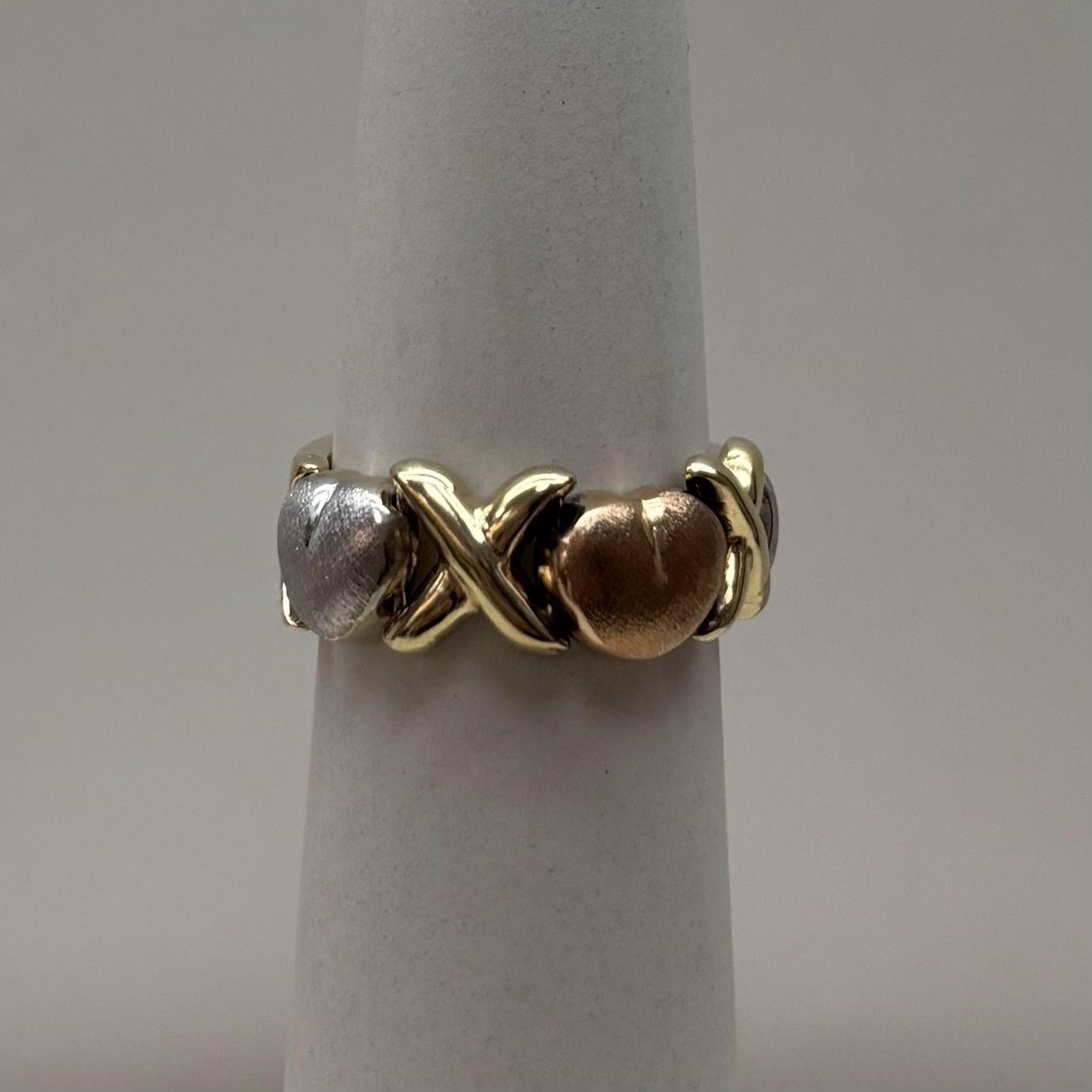 10K 3-Tone XOXO Ring (3.7g)