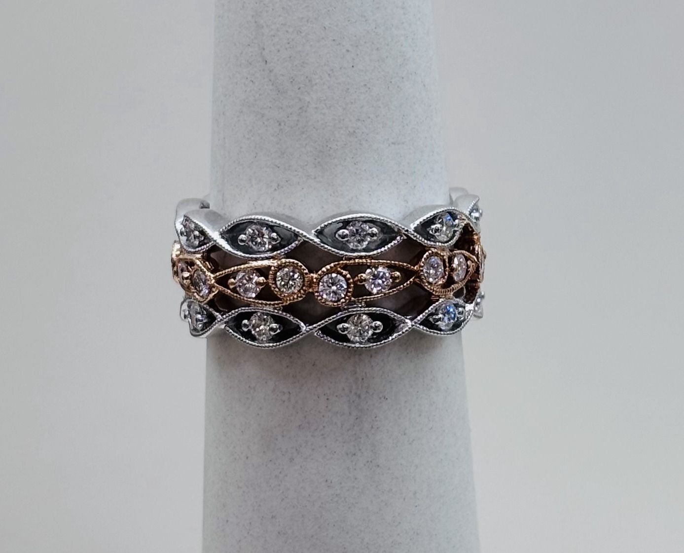 Two-Tone Vintage-Style Diamond Cocktail Band