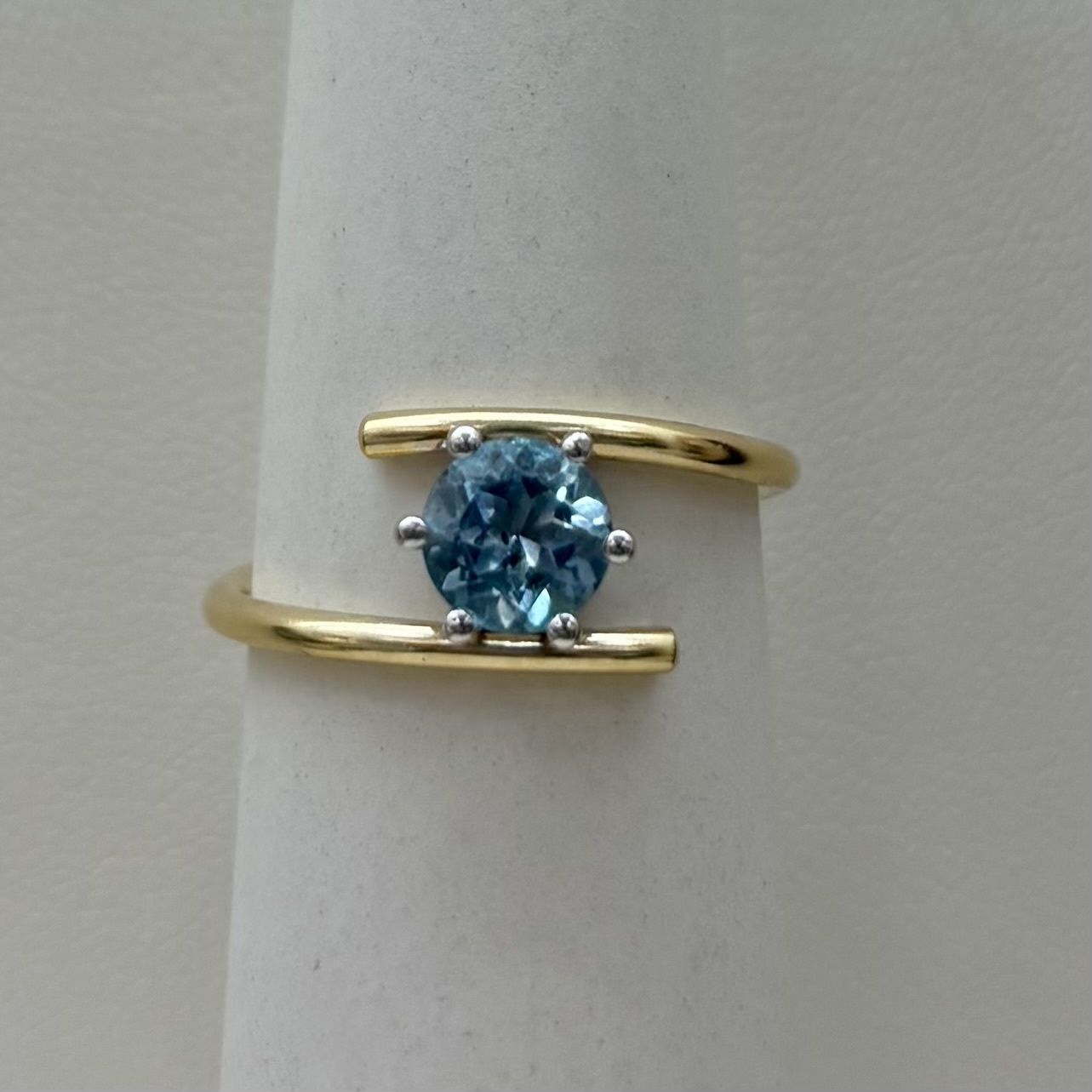 14KY Blue Topaz Hexagon Ring (2.4g)