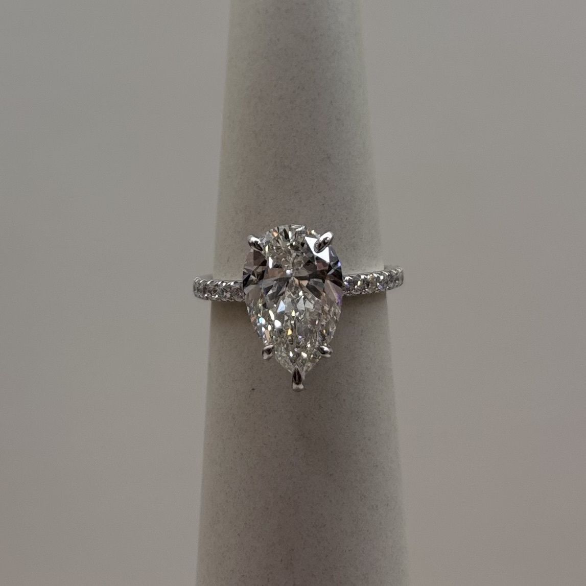 14KW L-Pear Brilliant 4.03ct VS1 Diamond Ring
