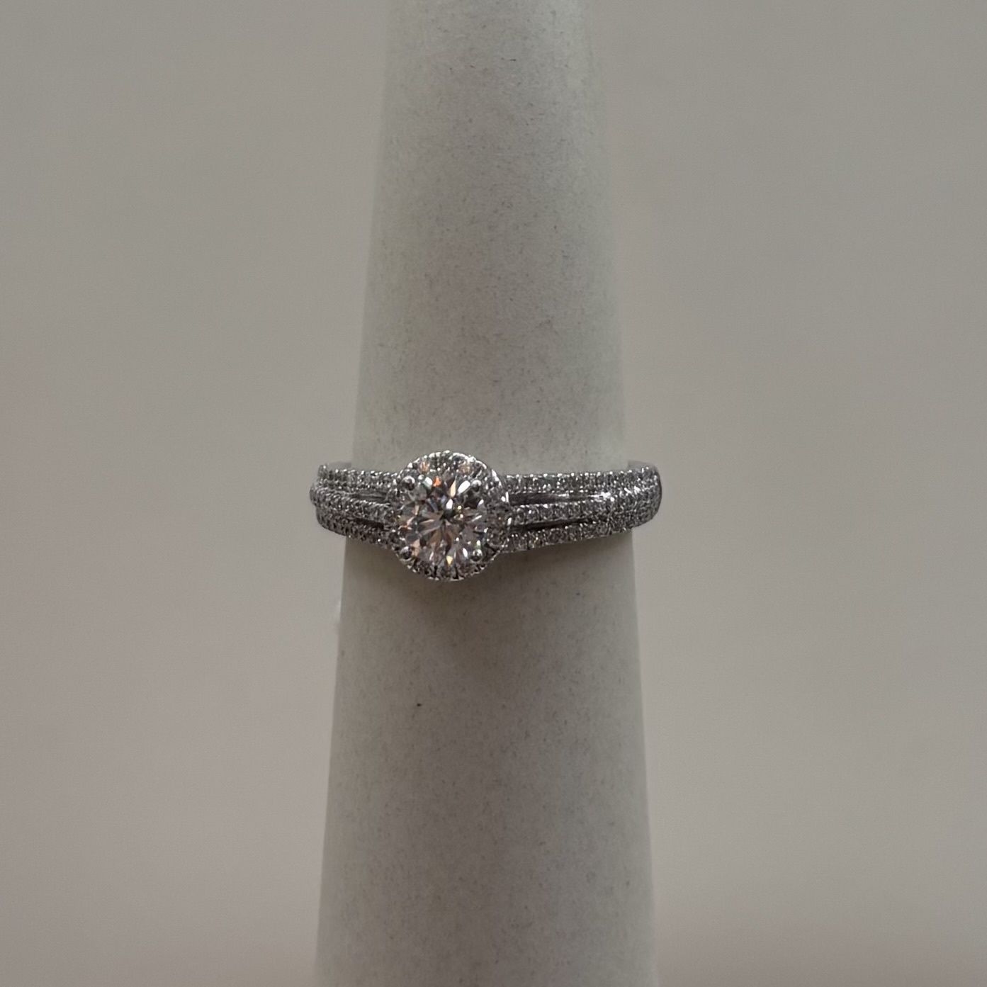 14KW LM Micro Pave Band w/ VVS2 Round Center Diamond