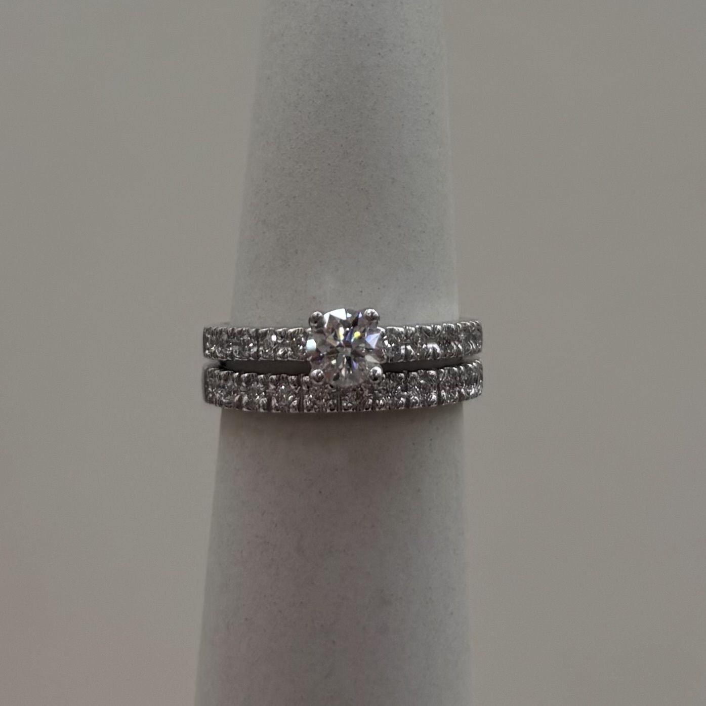 14KW "Betty" LM Bridal Set w/ L-0.41ct Rnd VS1 Diamond Ring