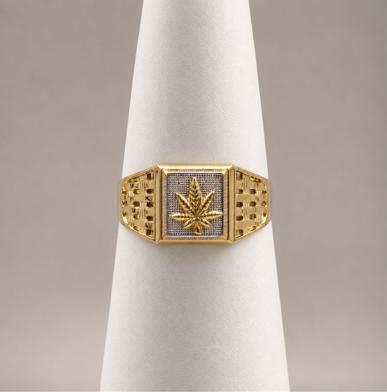 Men's Gold Cannabis Ring (3.8g)