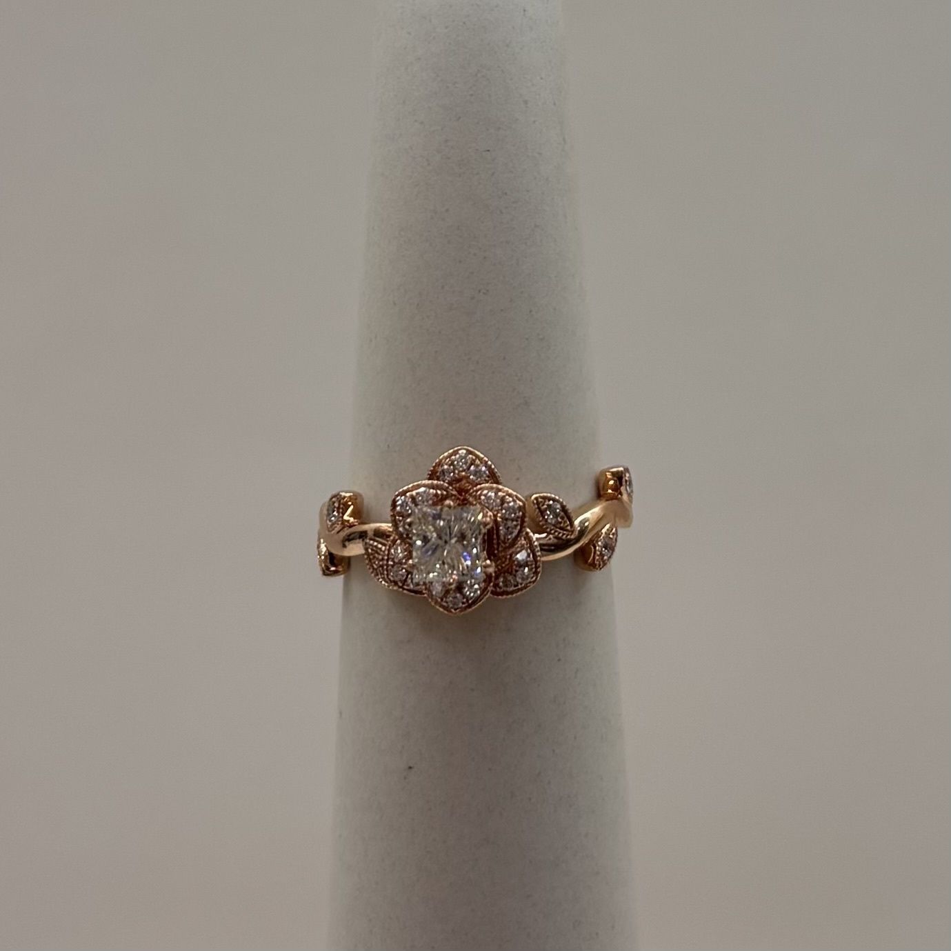 14KR Diamond Long Stem Rose Ring