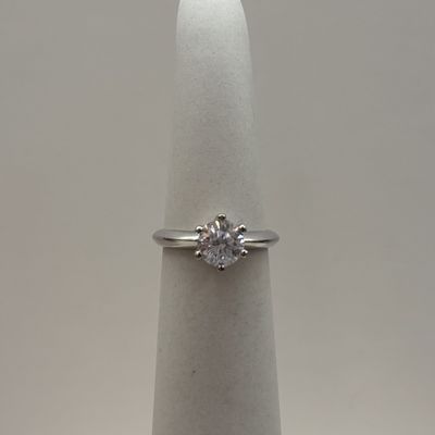 14KW Six-Claw Round Solitaire
