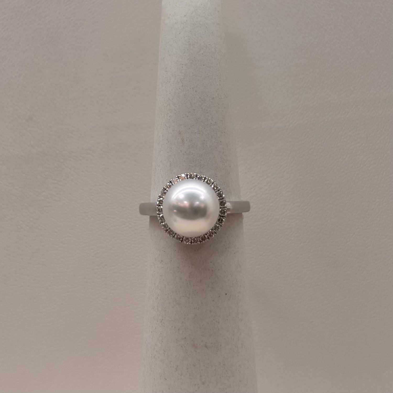 14KW Solitaire Pearl and Diamond Ring (Size 7)
