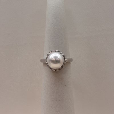 14KW Solitaire Pearl and Diamond Ring (Size 7)