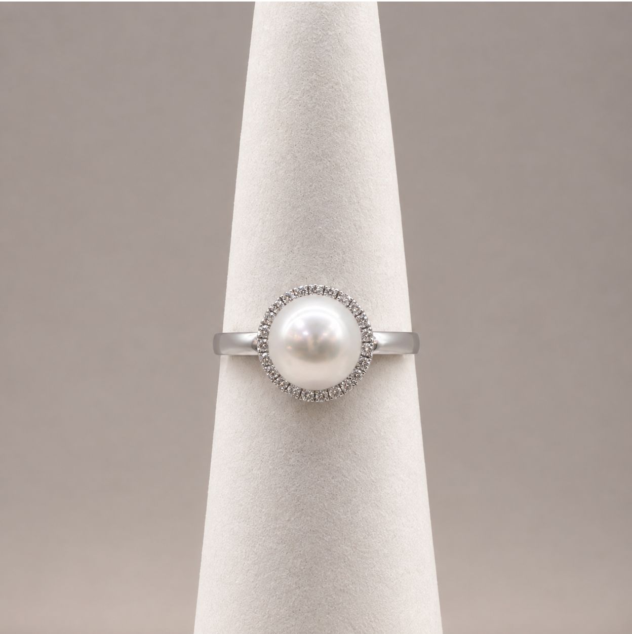 Solitaire Pearl Diamond Halo Ring (Size 7)