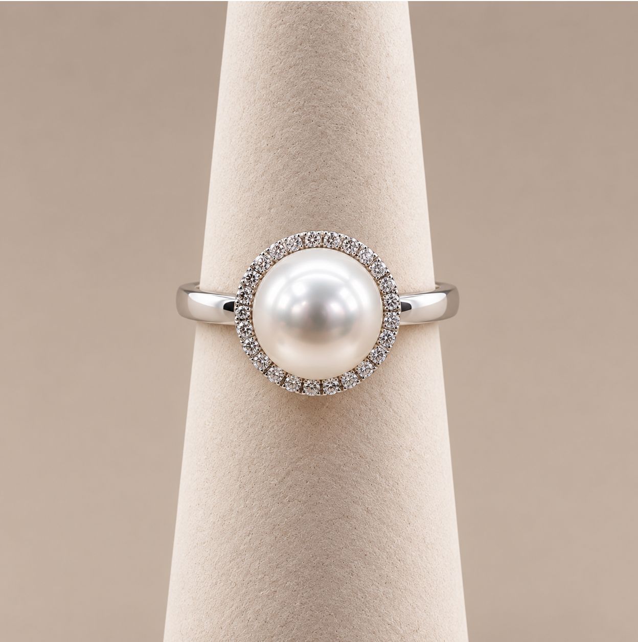 Solitaire Pearl Diamond Halo Ring (Size 7)