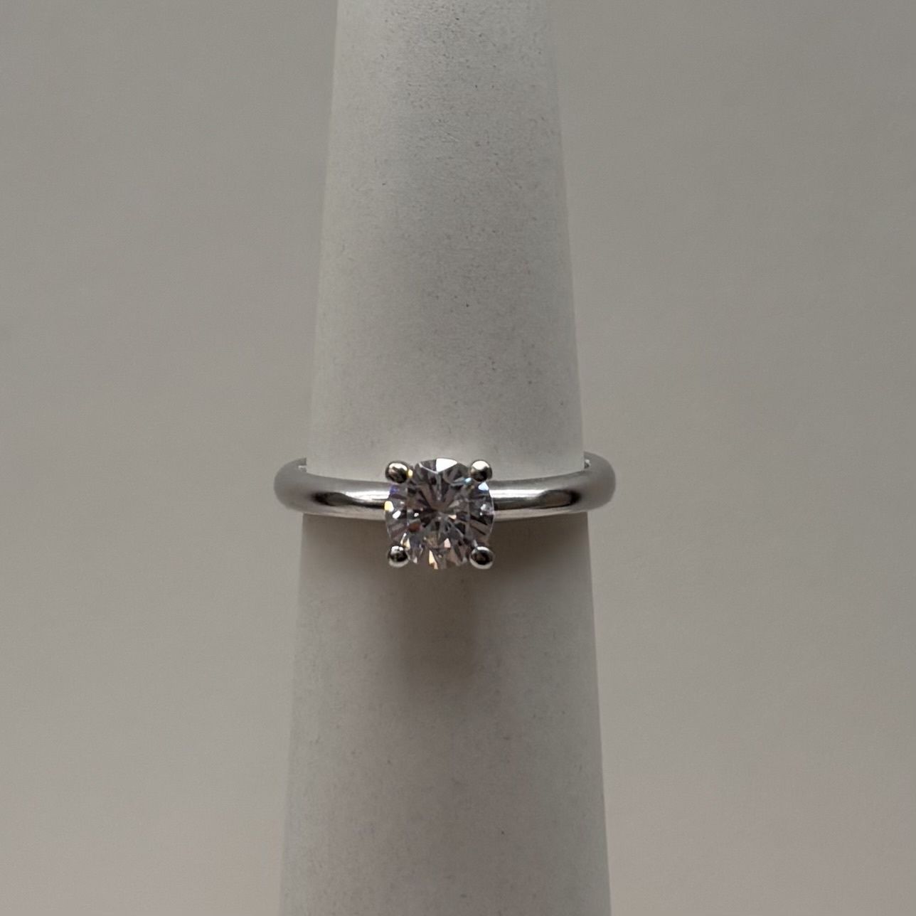 14KW Solitaire Round CZ Ring, Size: 7