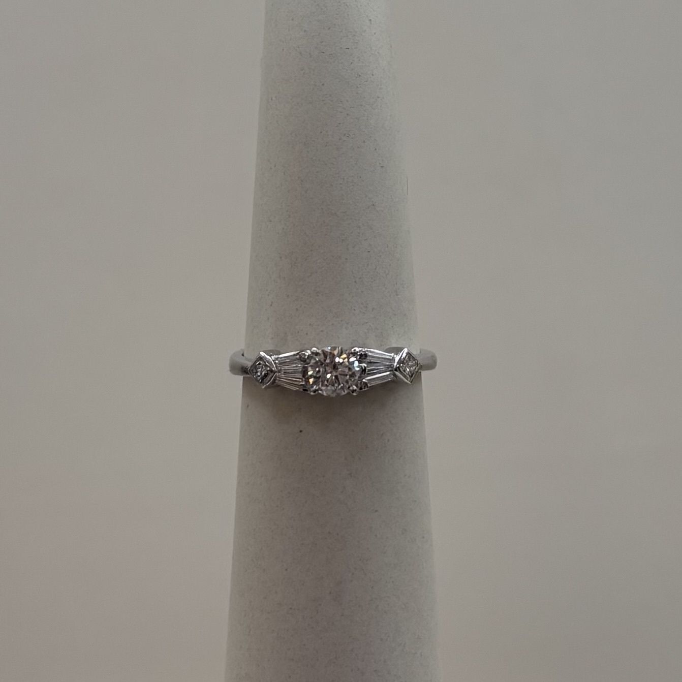 18KW LM Bag &amp; Princess w/ VS1 Round Diamond Ring