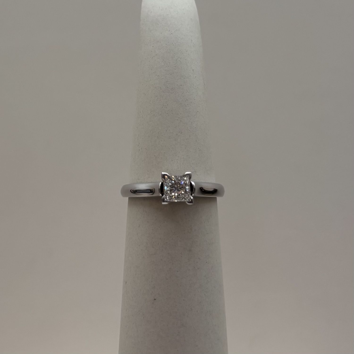 14KW Princess Solitaire VVS