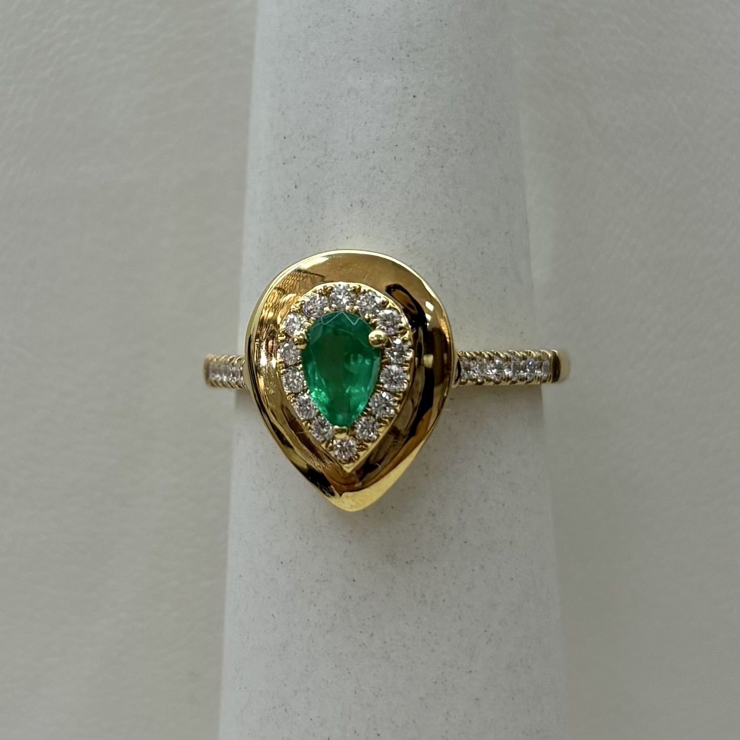18KY Emerald Diamond Halo Pear Ring (3.6g)