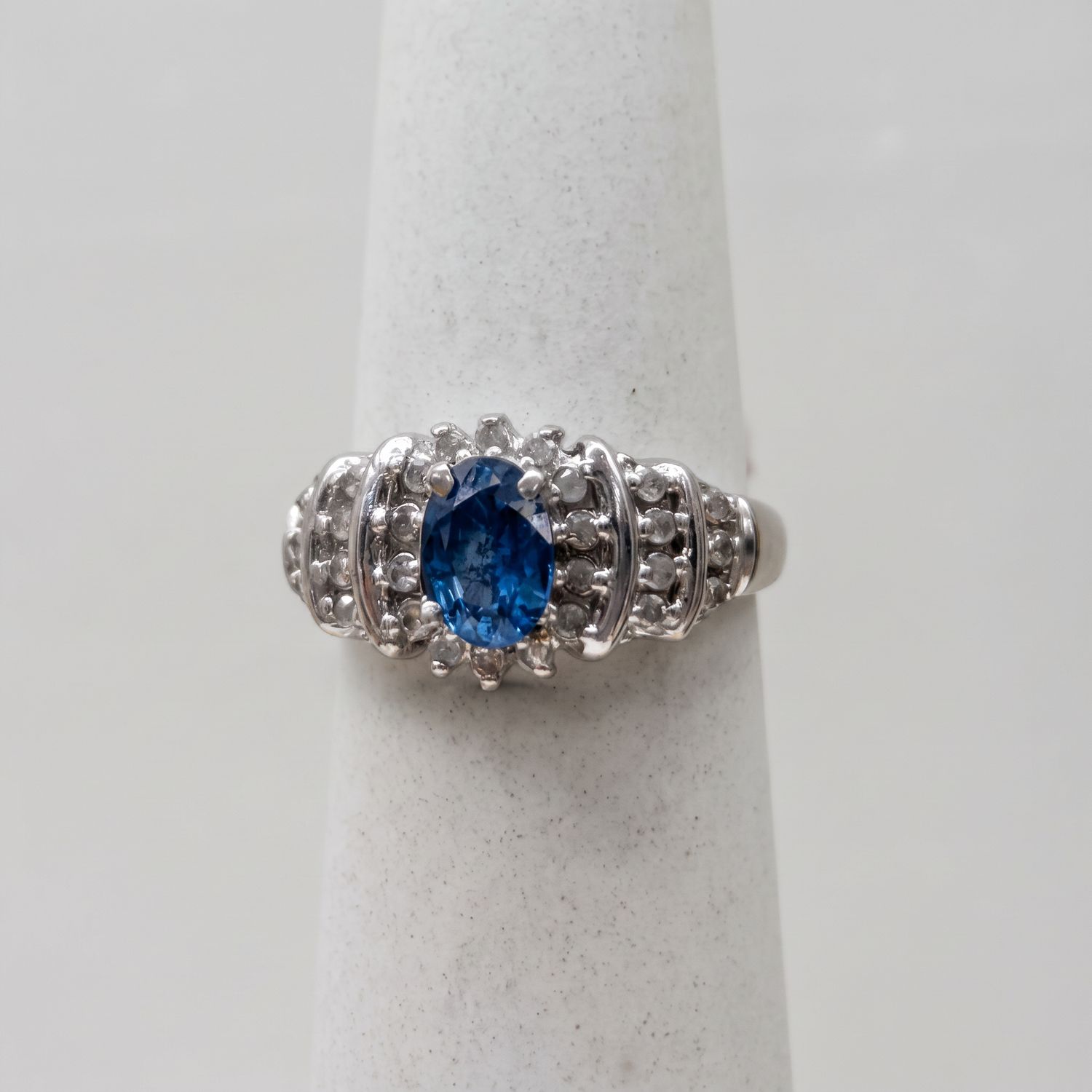 10KW Sapphire Center &amp; Diamond Ring (3.3g)