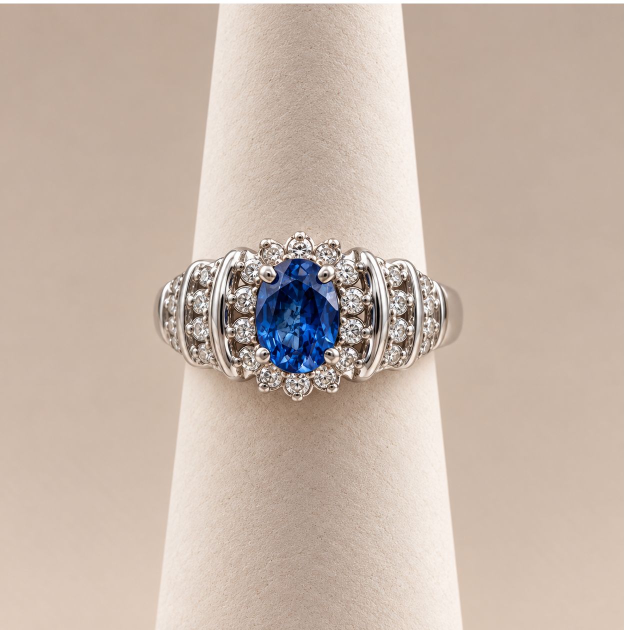 Sapphire Center  Diamond Ring (3.3g)