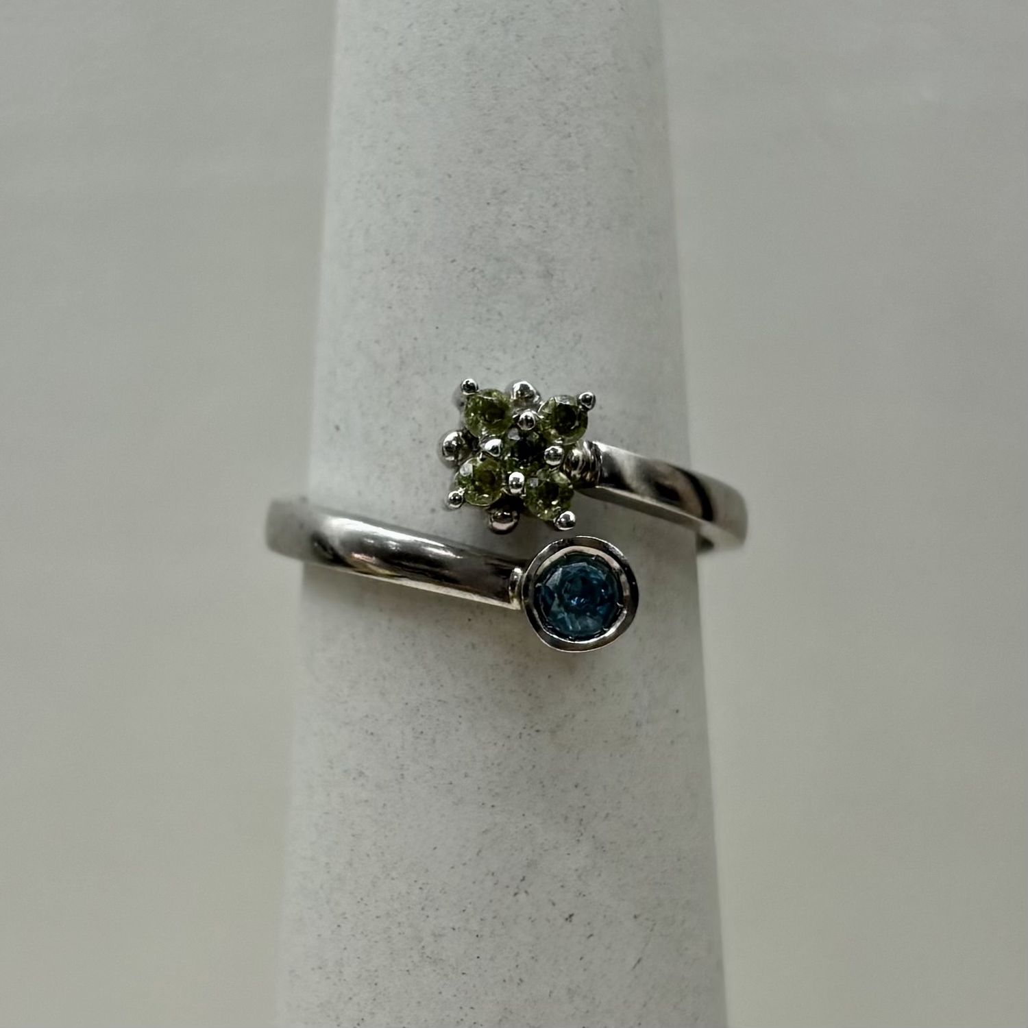 14KW Aquamarine &amp; Peridot Ring (3.5g)