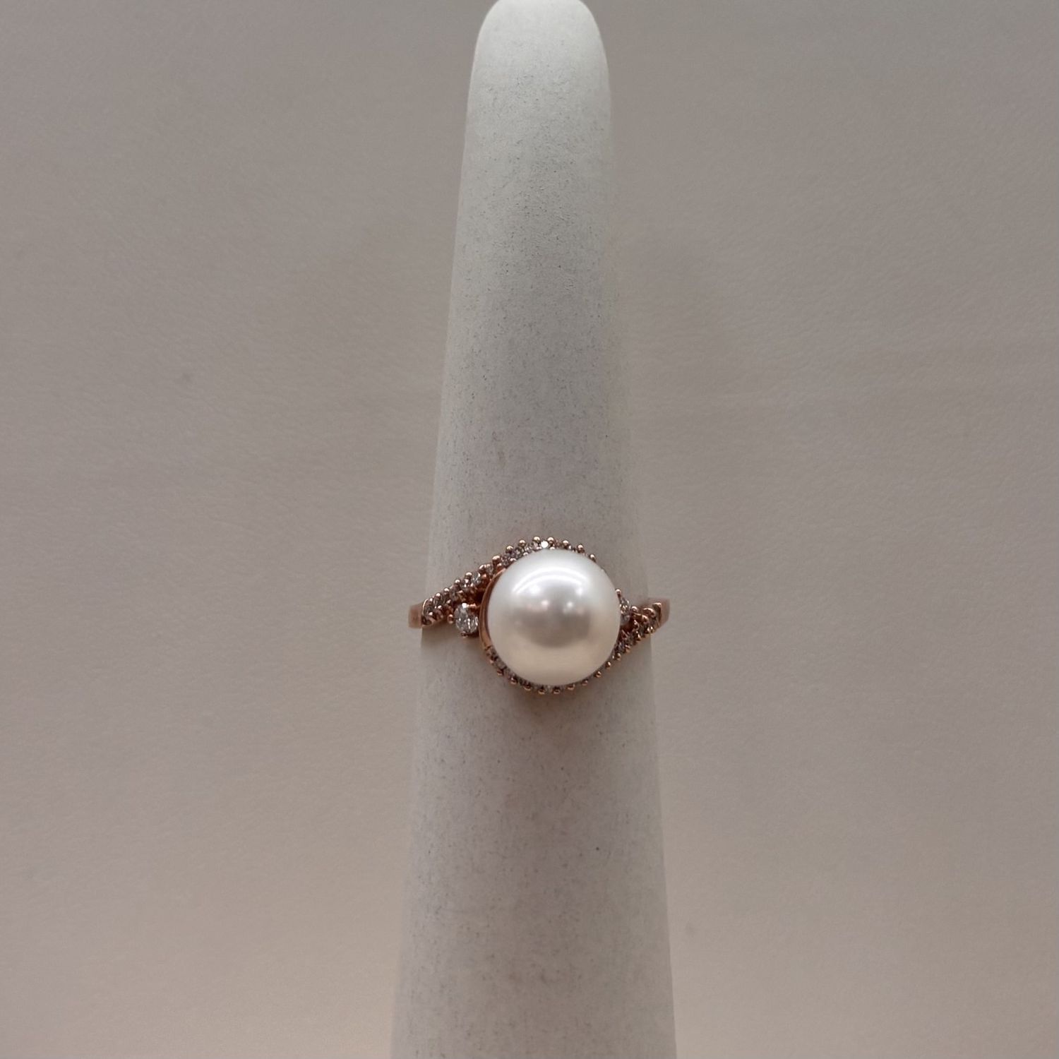 14KR Pearl and Diamond Ring (Size 7)
