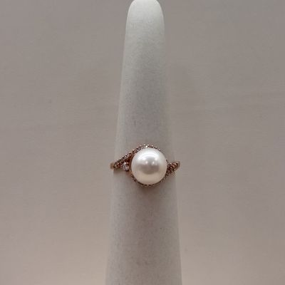 14KR Pearl and Diamond Ring (Size 7)