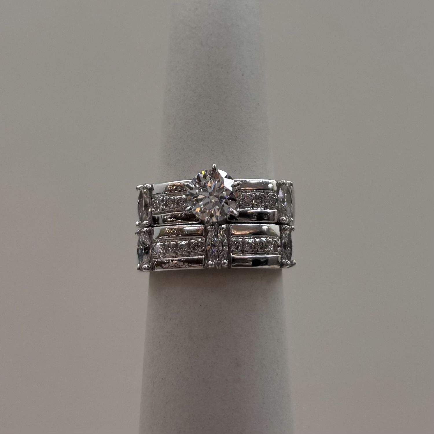 18KW "Viola" LM Oval &amp; Round Bridal Set w/ VVS2 Diamond Ring