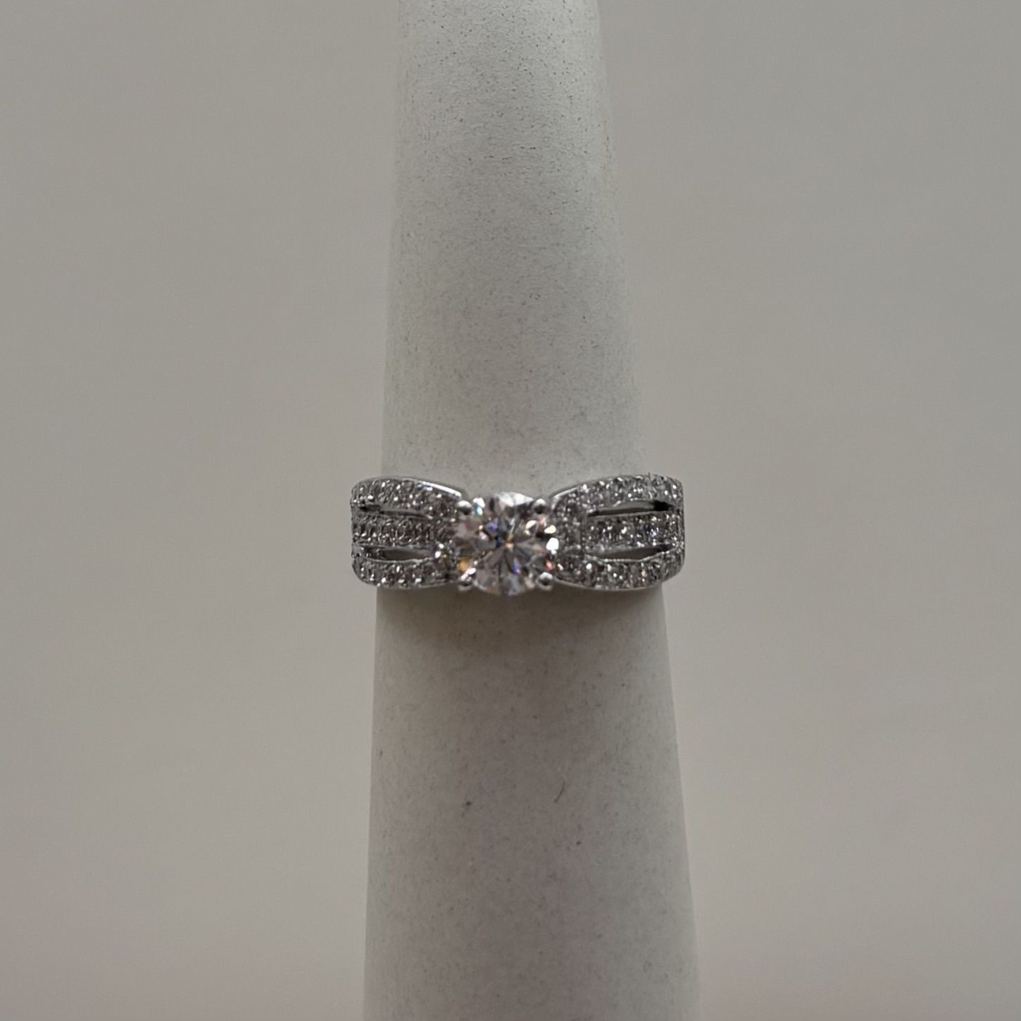 18KW LM Buckle Style Ring w/ VVS2 Round Diamond Center