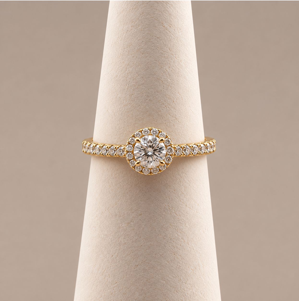 Yellow Gold Round Halo Diamond Ring (VS2)