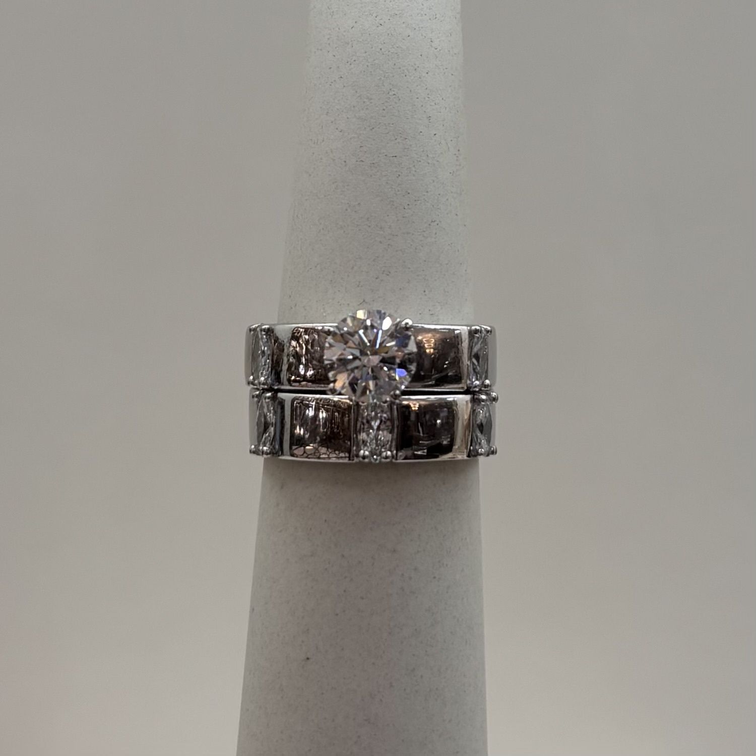18KW 8 Oval-Stone Bridal Set w/ Round Solitaire Center