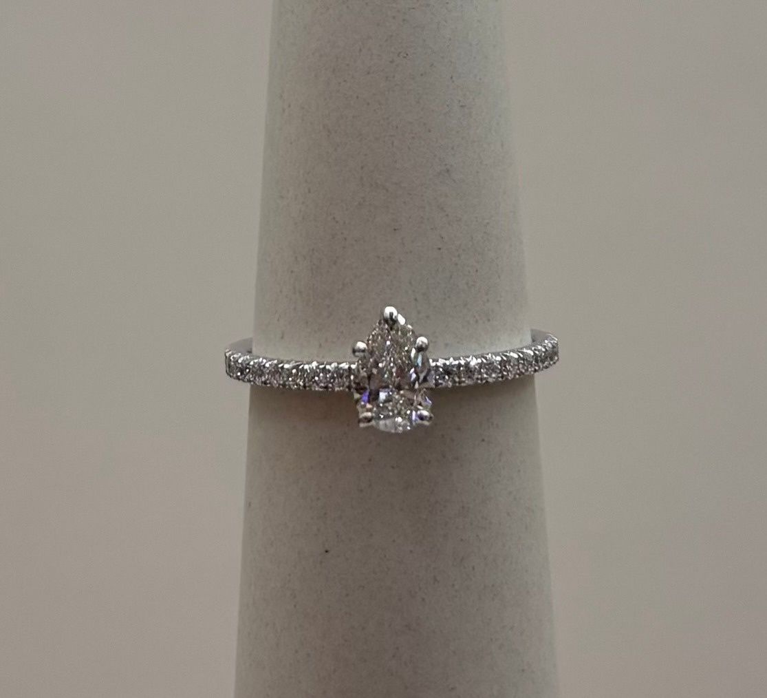 14KW LM L-Brilliant VS2 Pear Diamond Ring