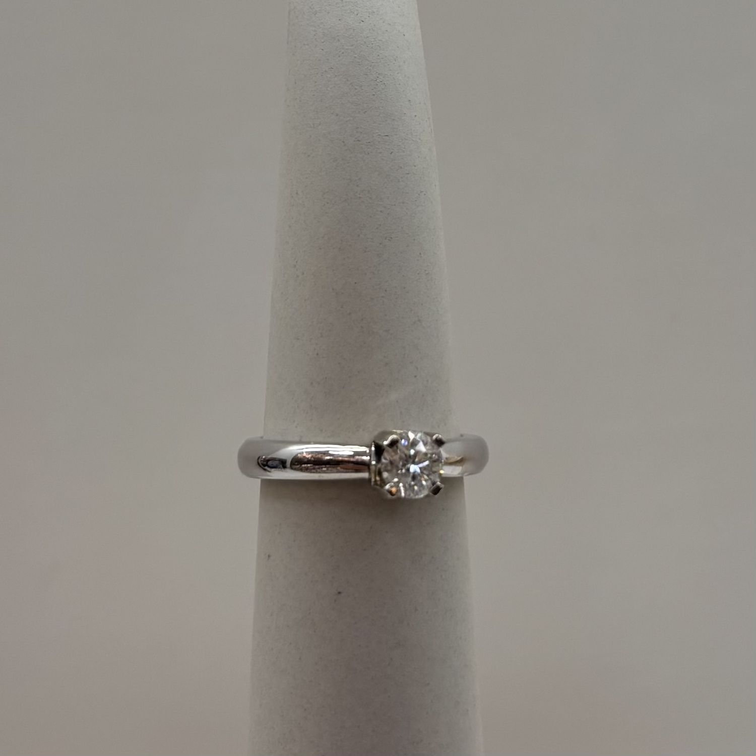 14KW Round Diamond Solitaire w/ Cage Stones